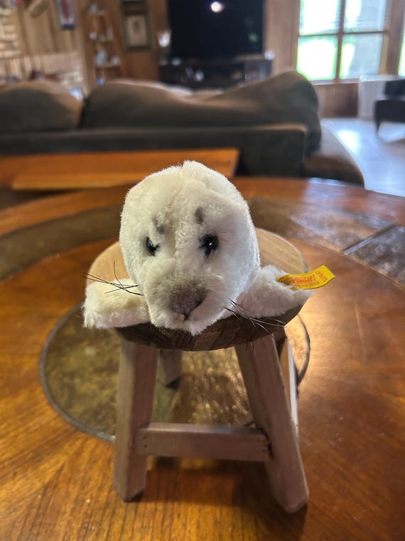 Vintage Steiff Cosy heuler seal with tags