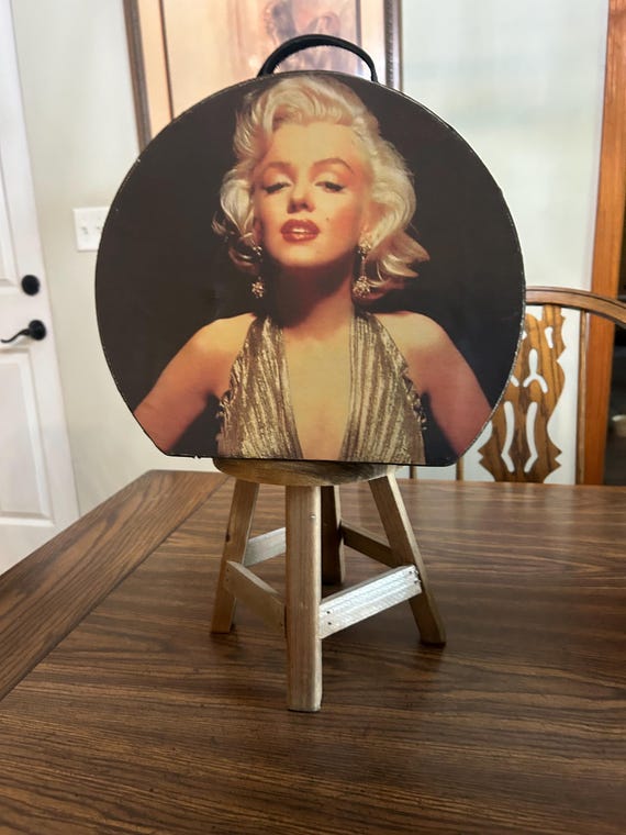 Vintage MARILYN MONROE top handled round case