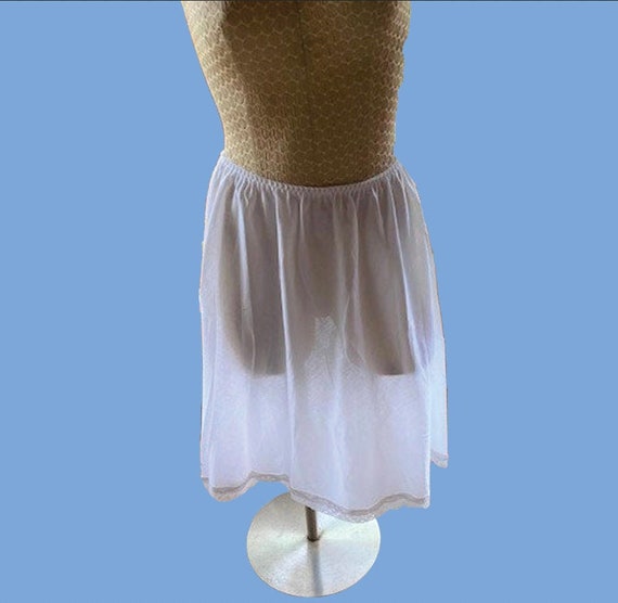 Vintage Barbizon size large cotton slip with lace trim white