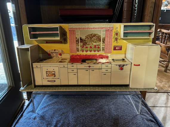 Vintage 1950 Marx Modern Toy Kitchen Set great graphics