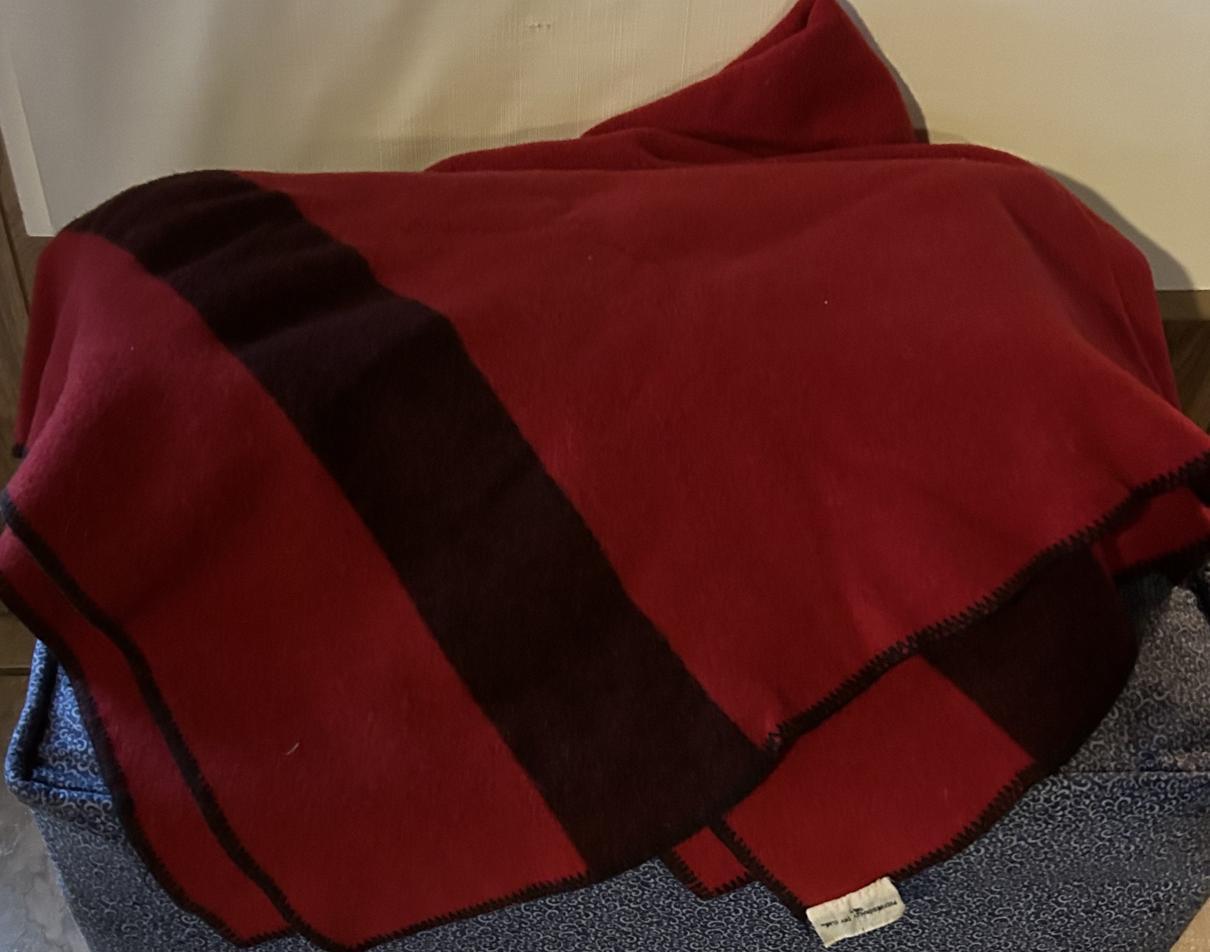 Hudson bay blanket online red and black