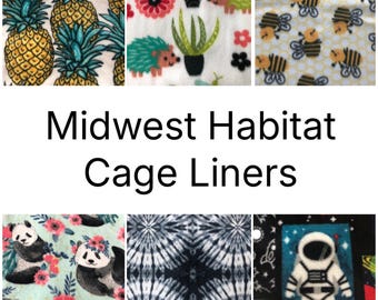 Könnte beinhalten: Eine Sammlung von sechs Midwest Habitat Käfigeinlagen aus Stoff mit verschiedenen Mustern, darunter gelbe Ananas, Igel mit Sukkulenten, Bienen auf einer Wabe, Pandas mit rosa Blumen, ein schwarz-weißes Batikmuster und ein Astronaut im Weltraum.