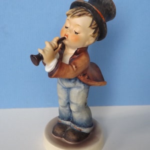 Vintage Hummel Figur &quot;Serenade&quot;: Junge mit Horn, TMK3 Goebel