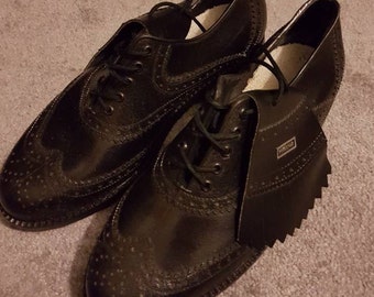 Phoenix vintage golf shoes UK 7 made in England with fixed studs