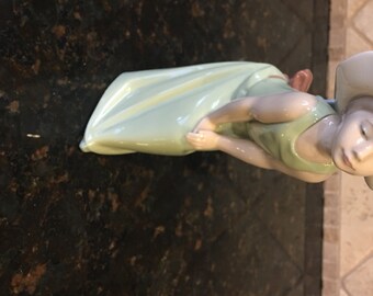 Lladro Figurine #5009 ~ Curious, Green Dress Bridesmaid w/ Hat ~ Girl with Hands on her Knees