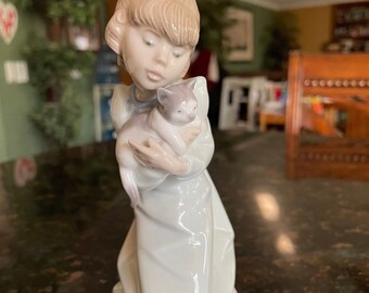 リアドロ\"Sleepy Kitten\"5712 Amazon.com: Lladro Figurine 5712 Sleepy Kitten : Home & Kitchen