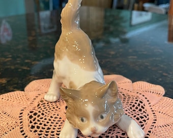 Lladro “bedtime” 5347 Porcelain Figurine Girl With Clock and Cat