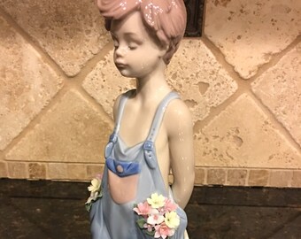 LLADRO 7650 Pocket Full of Wishes *** MINT*** Girl with Flowers in Pocket