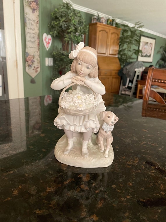Beautiful Lladro GIRL With FLOWERS / 1088 Girl Sitting in Chair W