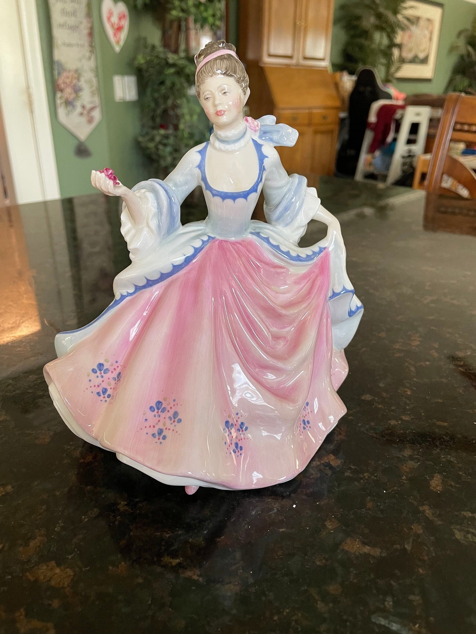 Vintage Royal Doulton 1979 Figurine rebecca From the Pretty Ladies
