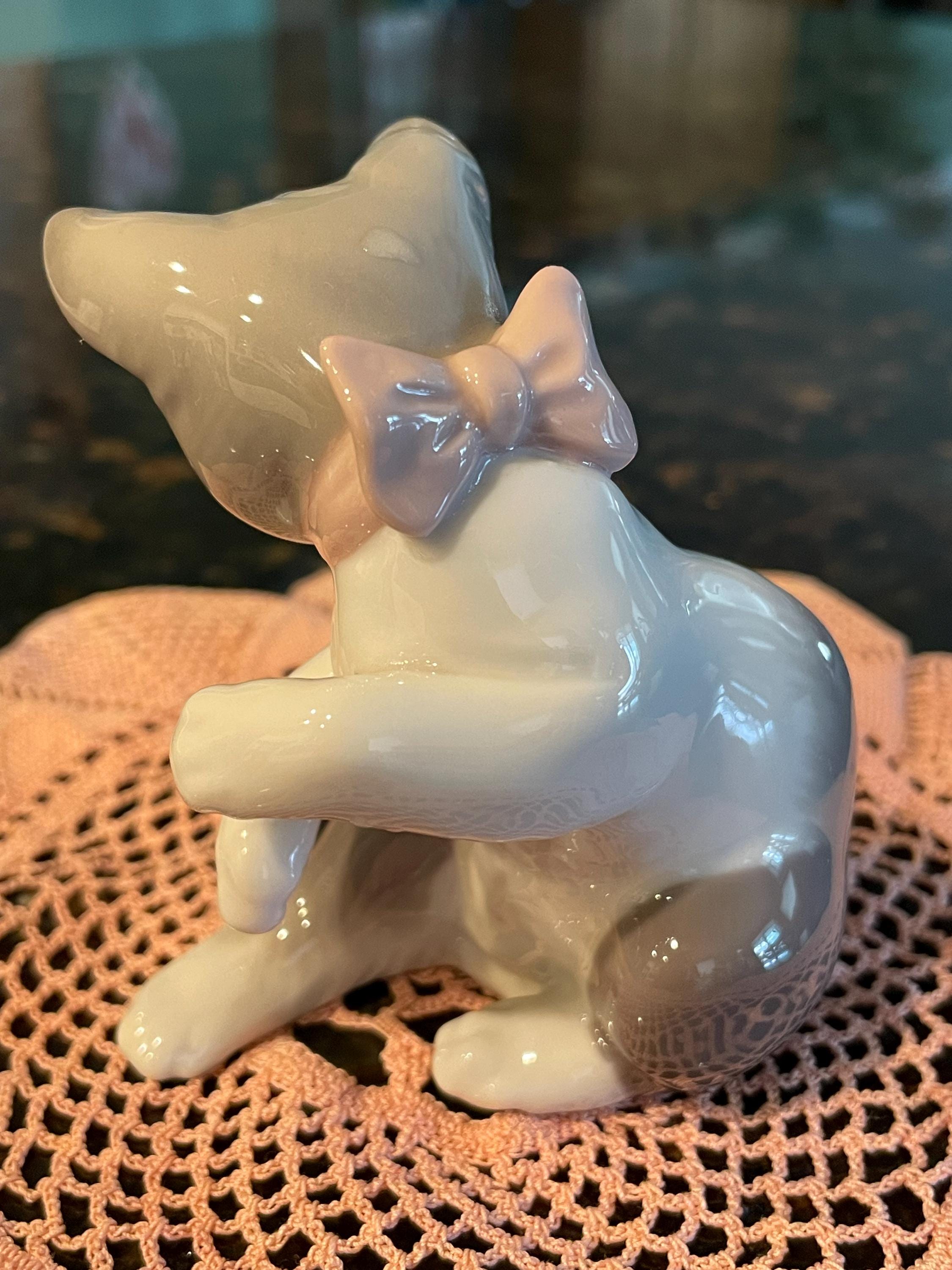 Vintage Lladro Porcelain Cat With Mouse on Tail Figurine
