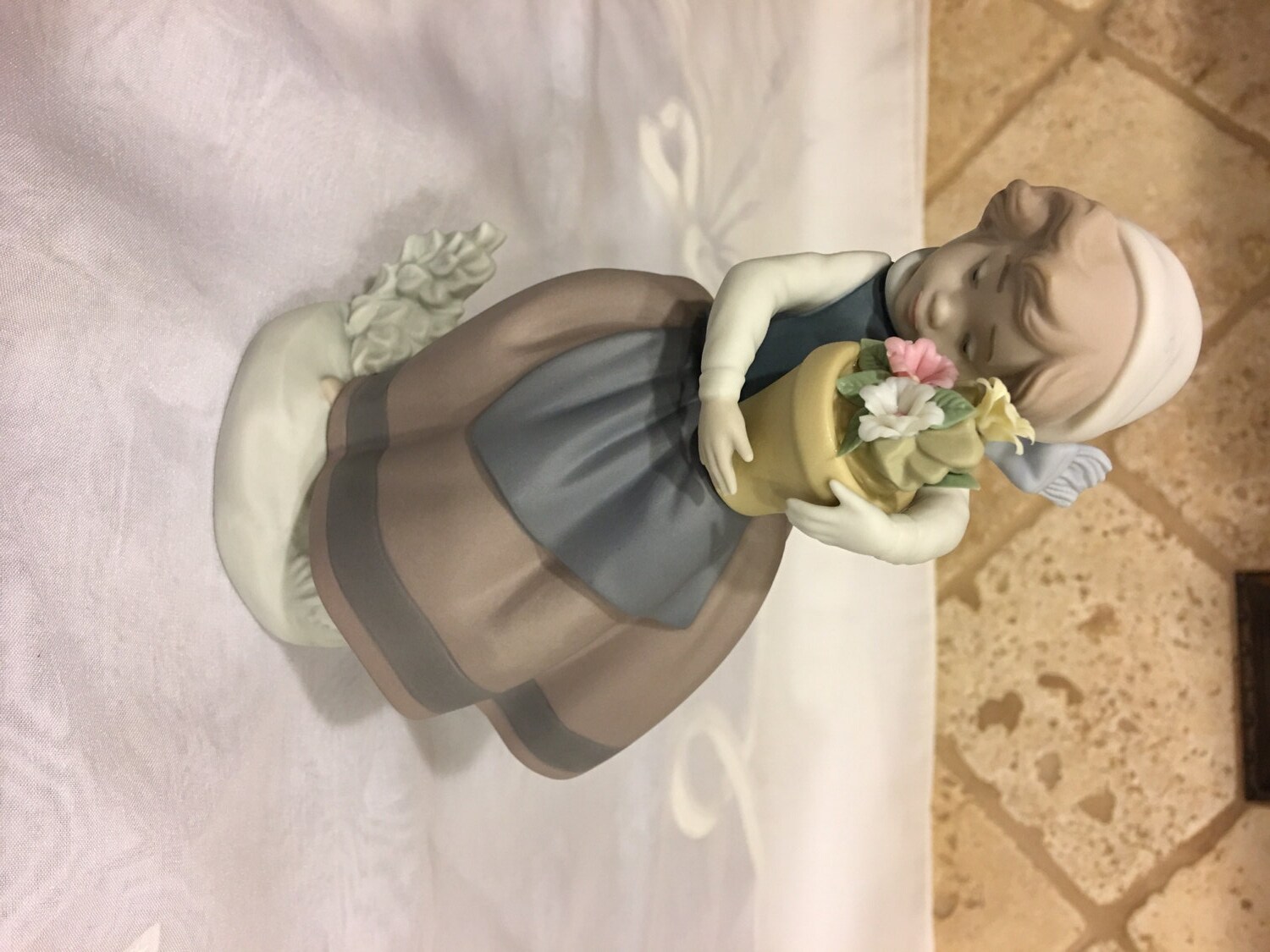 Beautiful Lladro Figurine Girl Holding a Flower Pot 5223 spring is Here