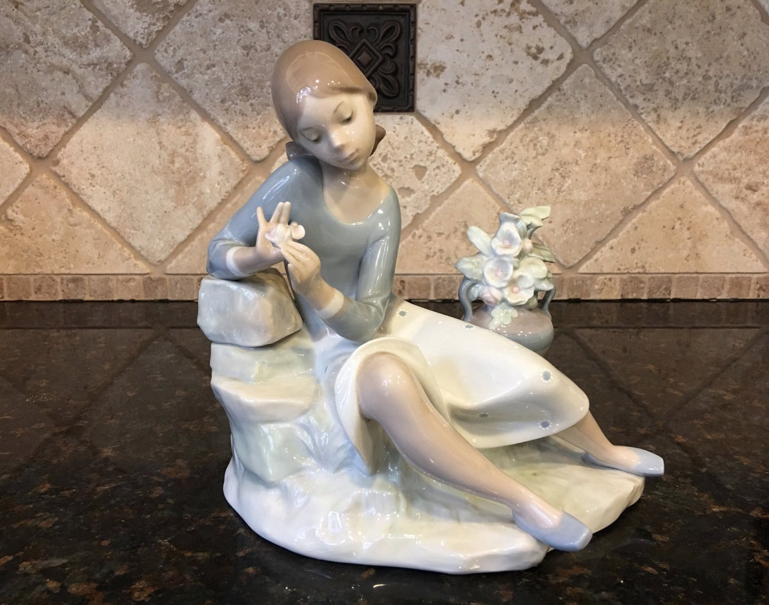 Rare, Retired Lladro ROSALINDA 4836G He Loves Me He Loves Me Not mint 