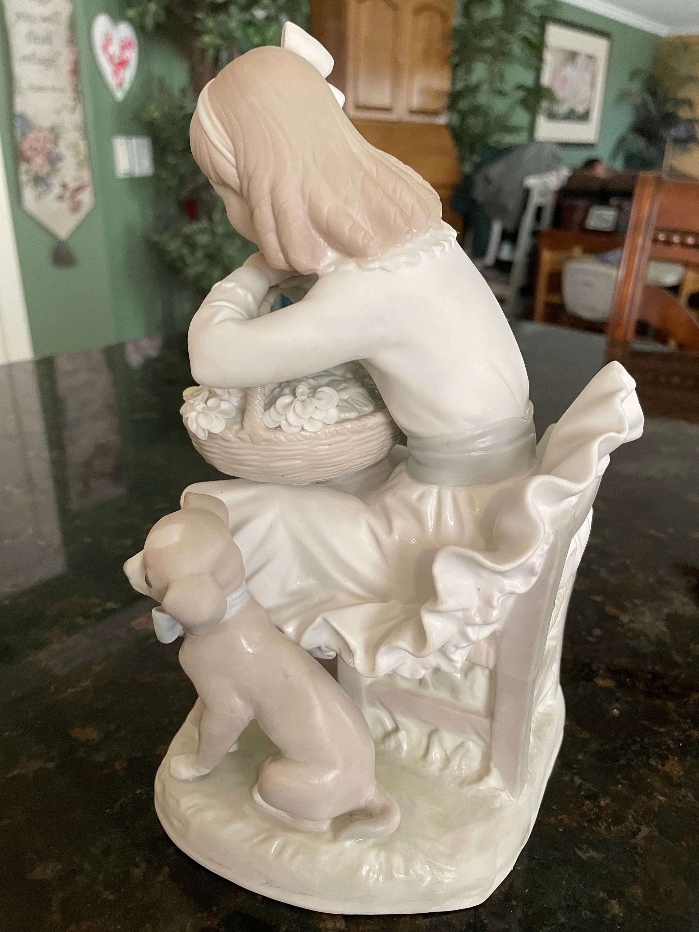 Beautiful Lladro GIRL With FLOWERS / 1088 Girl Sitting in Chair W