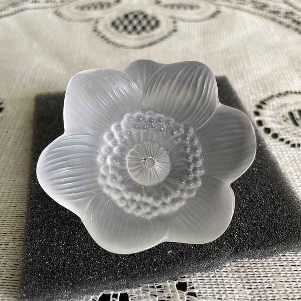 New In Box:  Lalique Anemone Flower Sculpture ~ Symbol Of Purity Clear Crystal #10443000  ~ Perfect! ~ French Studio, Signed!