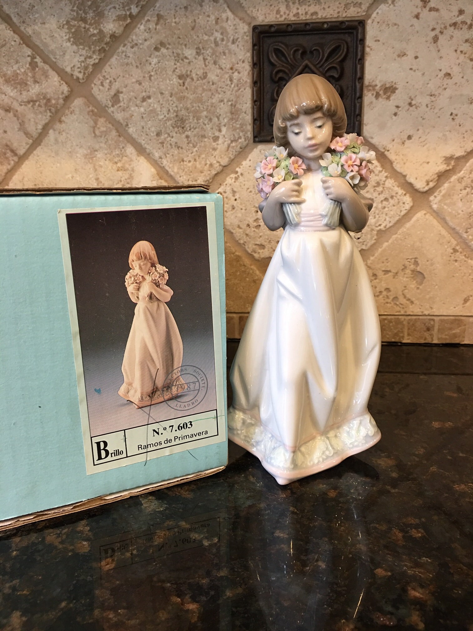 【美品】LLADRO/リヤドロ/PrettyPose ポーズ/5589/陶器人形 LLADRO リヤドロ フラワーバスケット 少女 陶器 人形