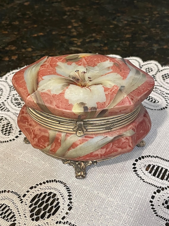 【レア】Couronne de Muse ジュエリーボックス　NARUMI C. F. MONROE Oval NAKARA Wave Crest Satin Trinket Box, Burgundy
