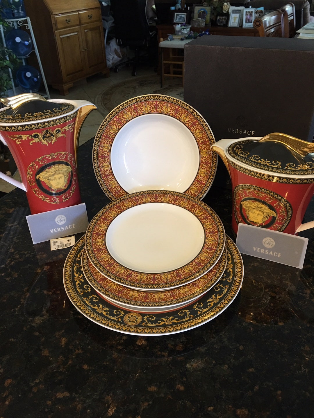 Rosenthal VERSACE MEDUSA 9 pezzi Caffettiera, teiera, 1 piatto da pranzo, 2  piatti di insalata e 2 ciotole per zuppe W Tag-Mai usati perfetto - Etsy  Italia