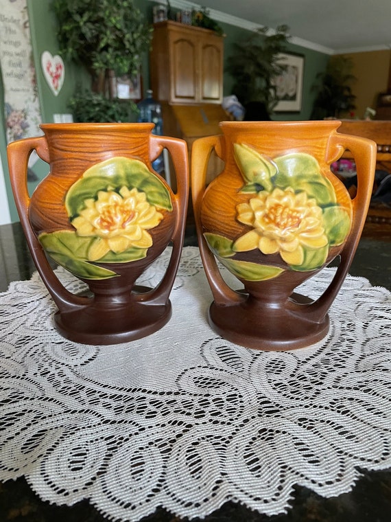 Pair of Beautiful Roseville Pottery USA 174-6” Water Lily Flower