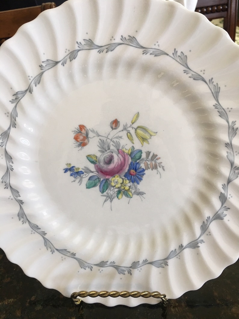 Royal Doulton China CHELSEA ROSE H.4801 9pc Setting Service for 12 112