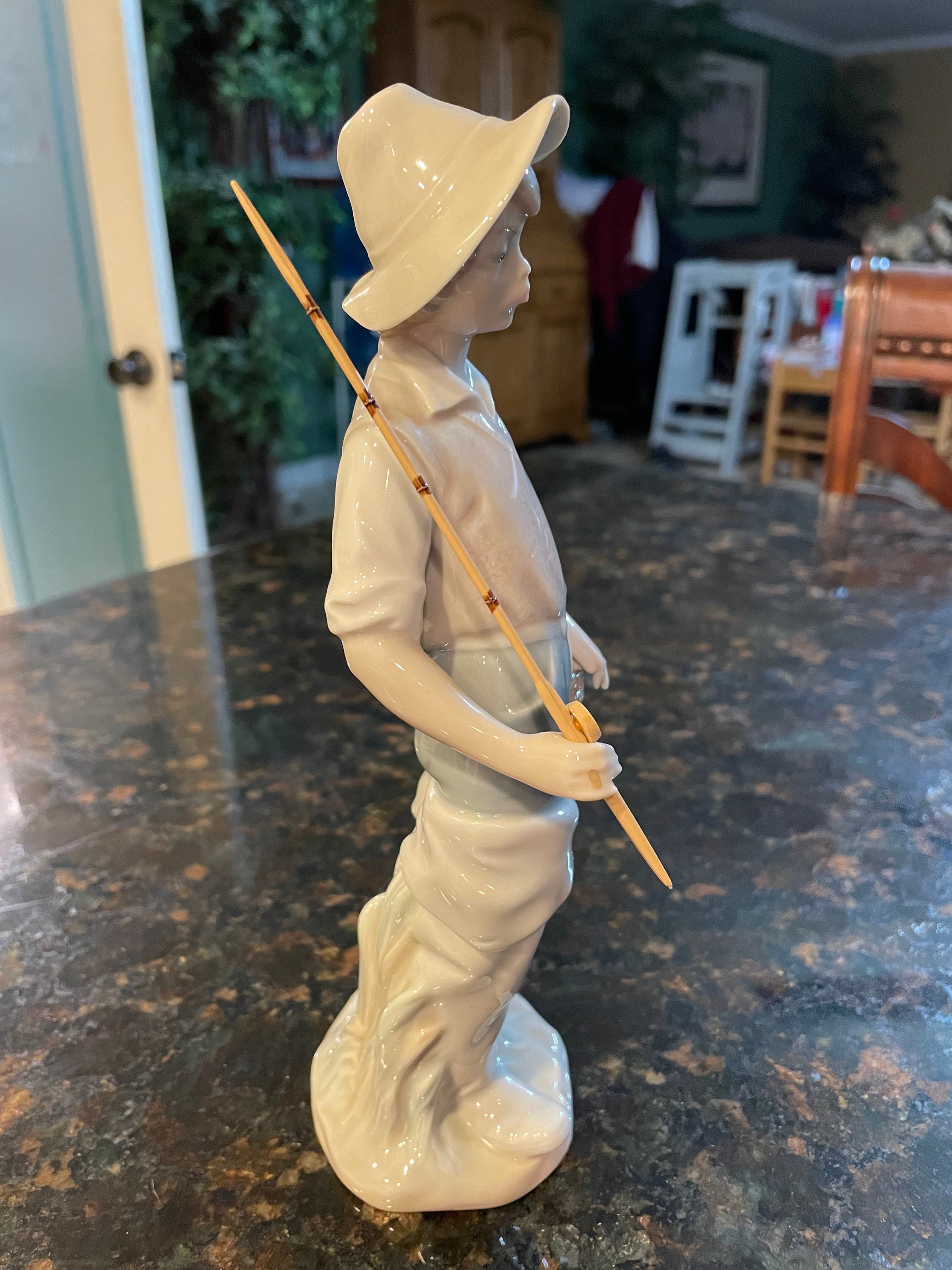 Lladro Figurine 4809 Fisher Boy, 8 3/4