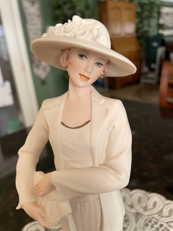 GIUSEPPE ARMANI MABEL 0691F ~ Mint, Retired Capodimonte