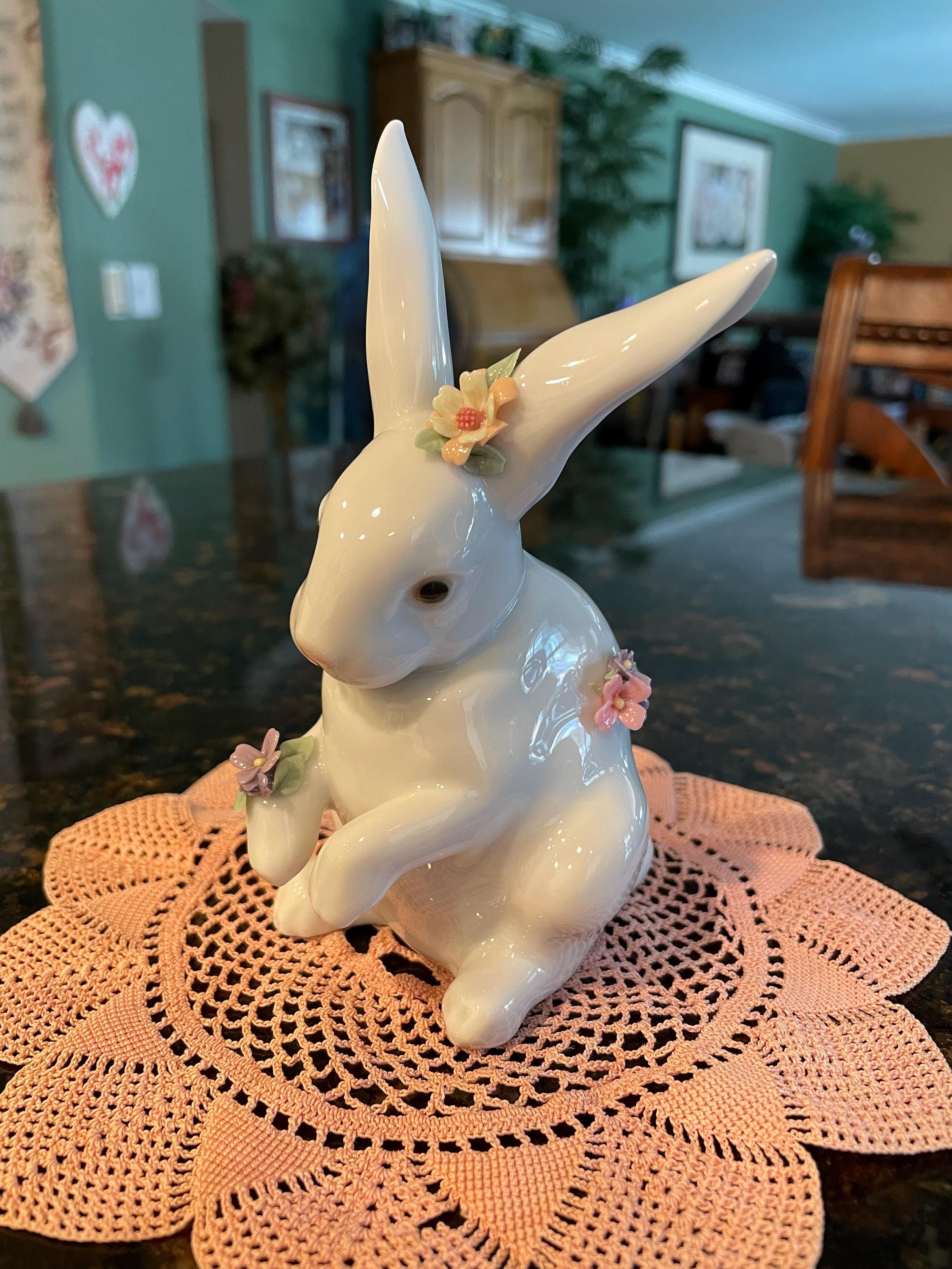Lladro Sitting Bunny Flowers Figurine #6100 Rabbit Easter Spring
