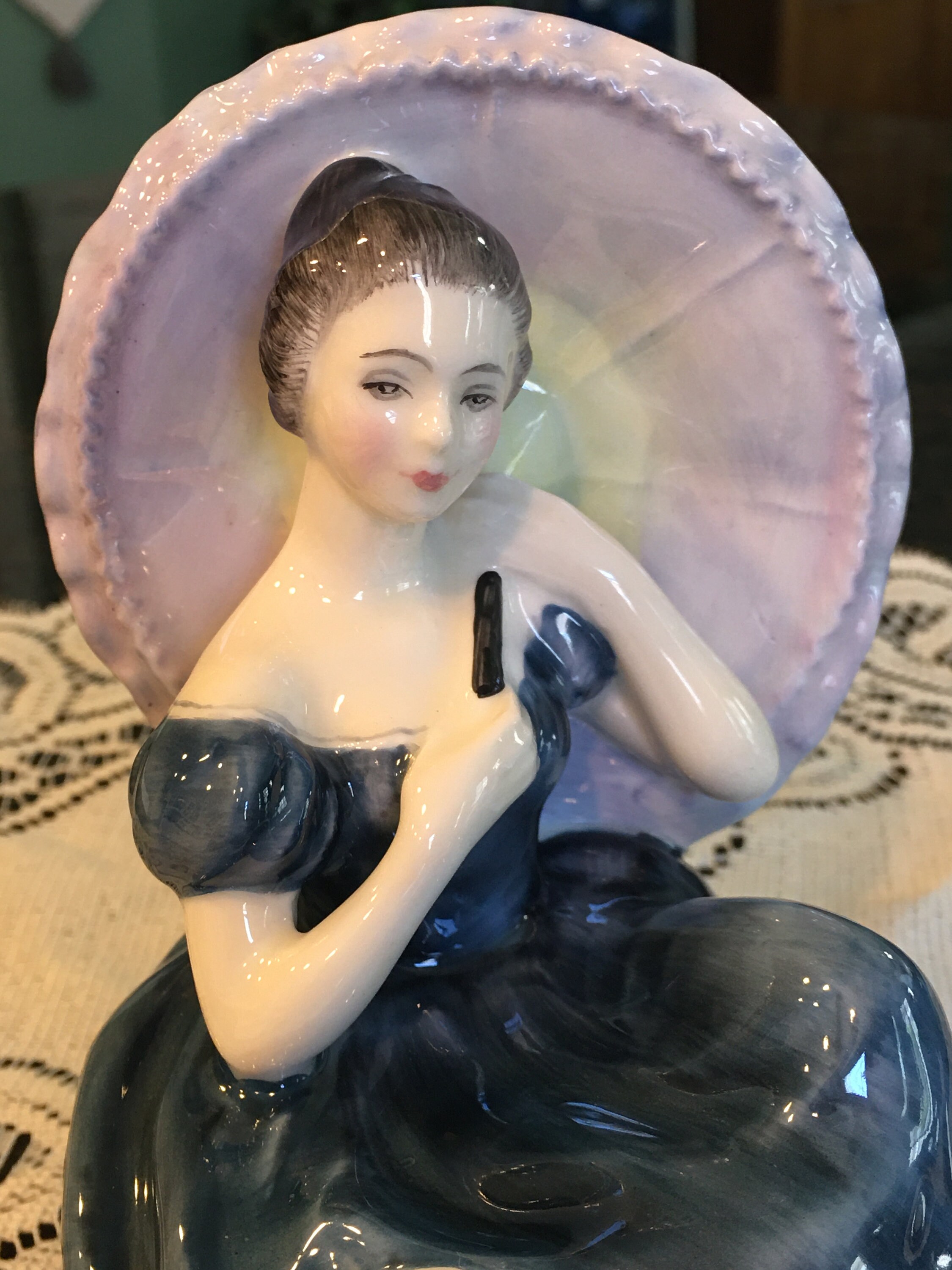ヴィンテージ品✨️ アメリカ製 VANITY フェニックス ブローチ Very Rare Royal Doulton Figurine, PENSIVE MOMENTS ~ HN2704