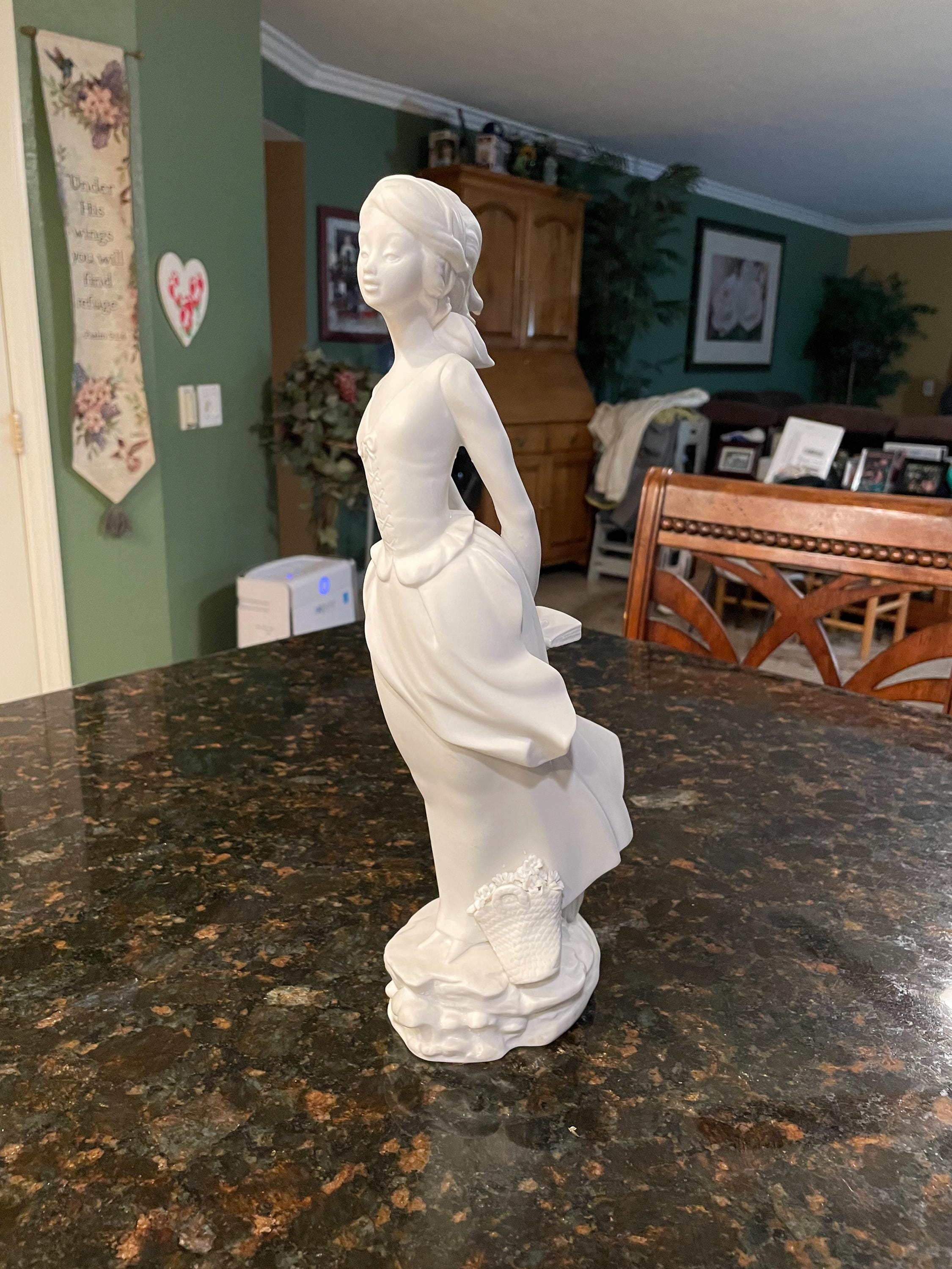 Lladro Breeze Wind Blown Sea Girl Porcelain - Figurine | : Rare 