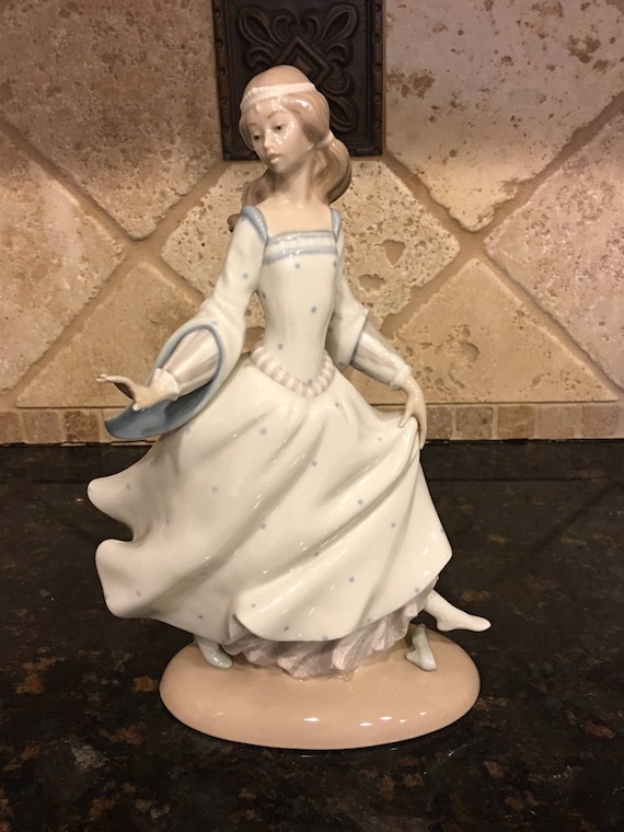 Beautiful Retired LLADRO CINDERELLA Figurine 4828 MINT -  Canada