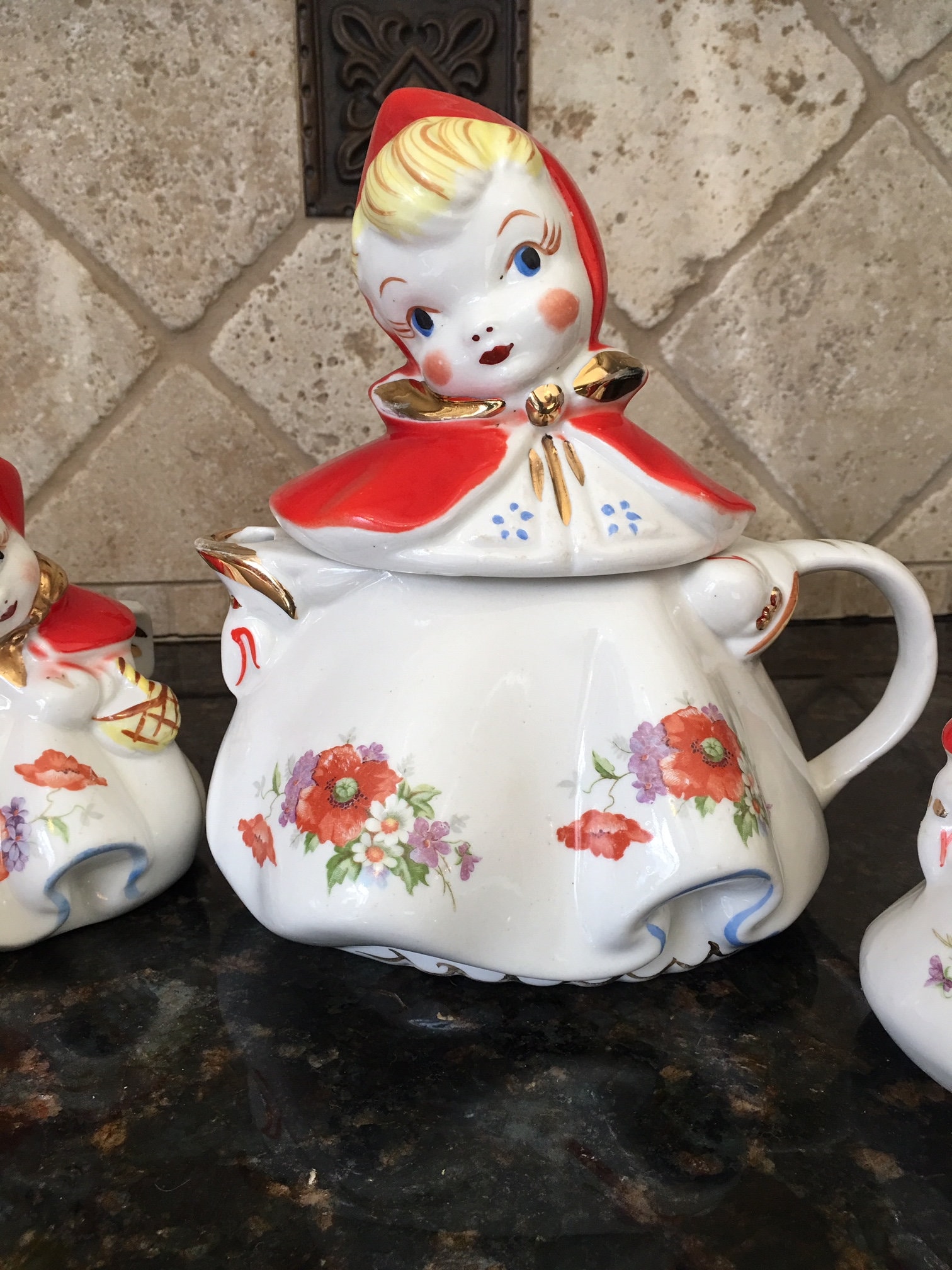 Vintage Hull USA Little Red Riding Hood 5 Pc Set Teapot, Creamer