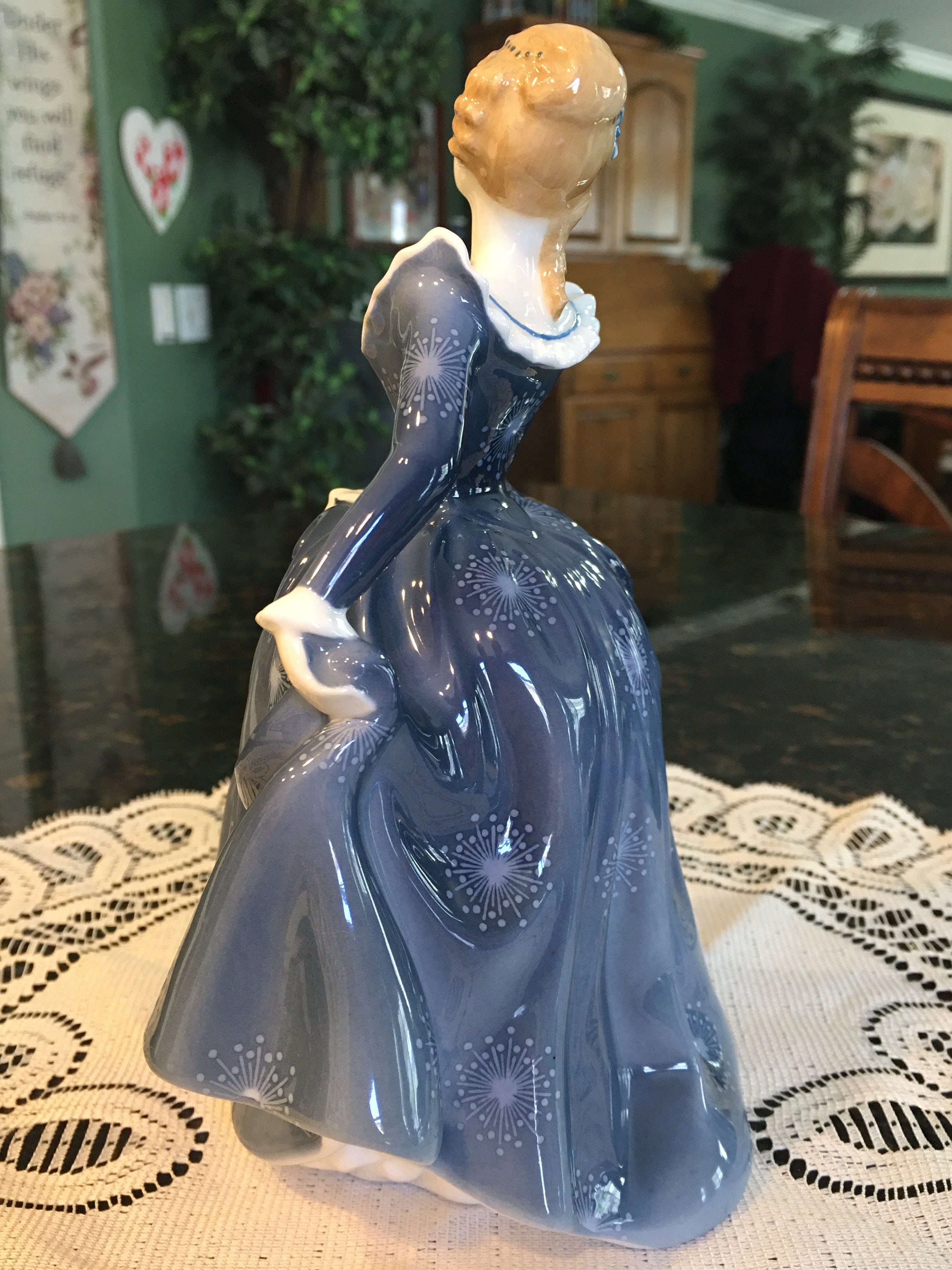 ロイヤル・ドルトン フィギュア フレグランス Fragrance HN 2334 Royal Doulton HN 2334 