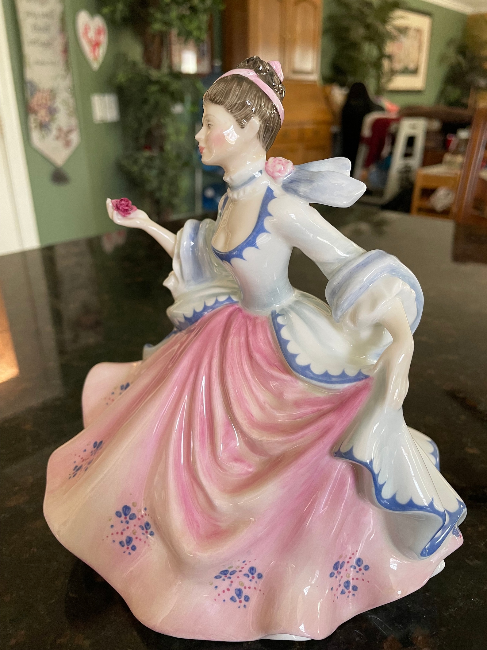 Vintage Royal Doulton 1979 Figurine rebecca From the Pretty Ladies