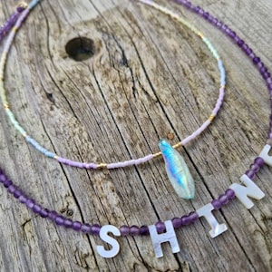 collar de letras de nácar cuentas de amatista
