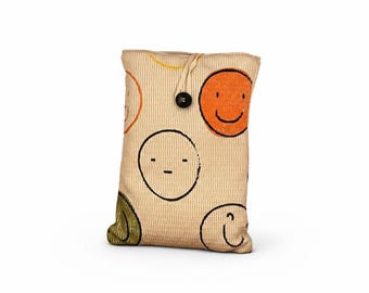 Capa protetora artesanal cor creme, estojo para livros com carinha sorridente, bolsa acolchoada para presente para amantes de livros