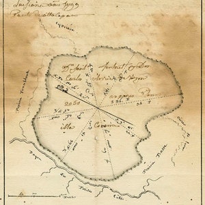 K&ouml;nnte beinhalten: Eine Vintage-Karte einer Insel mit handschriftlichem Text und Markierungen. Die Insel ist von Wasser umgeben und hat eine K&uuml;ste mit Buchten und Buchten. Die Karte ist in schwarzer Tinte auf cremefarbenem Papier gezeichnet.