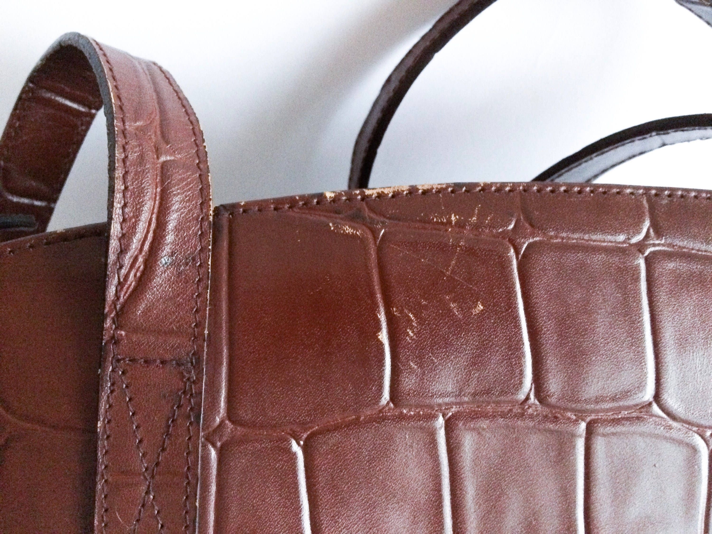 ☆入手困難☆【関税送料込】 Tod's Logo Engraved Small Bag TOD'S Handbag, Vintage Leather Bag, Crocodile Embossed