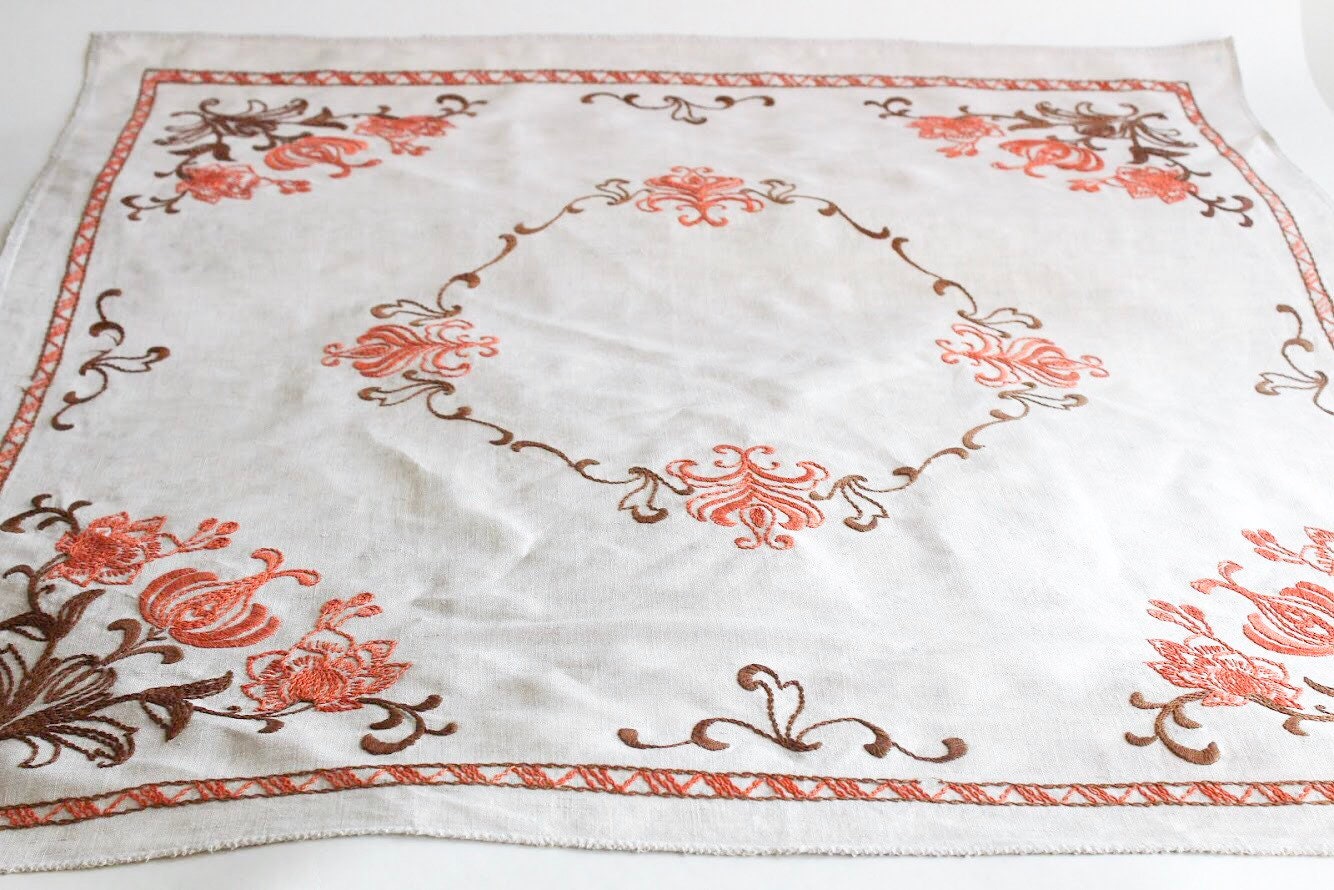 Vintage LINEN Tablecloth, Vintage Tablecloth, Embroidered