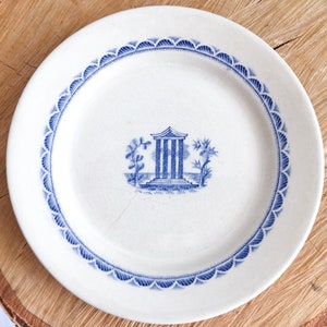 Arthur Percy Gefle PAVILJONG plate, antique plate, vintage porcelain faience distressed plate, Suède, plaque bleue et blanche, années 1930, 40s, 20s