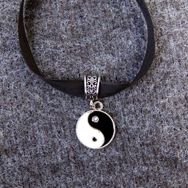 Ribbon choker indie yin yang charm zen 90s soft grunge hipster hippie retro tai chi emo goth Kylie Jenner style necklace