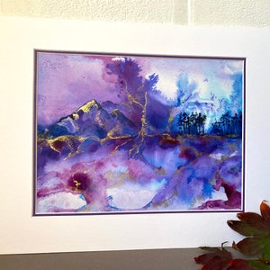 Arte originale in stile contemporaneo, acquerello e inchiostro "Purple Mountain", tecnica mista, originale firmato dall'artista Rose Best.