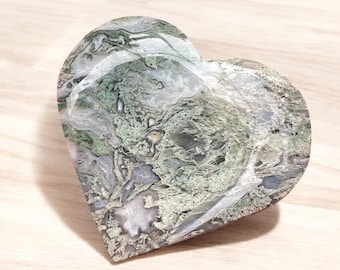 Moss Agate Crystal Heart Carving with Stand – Stone of Growth, Balance & Nature’s Magic