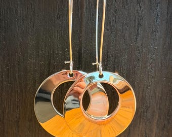 Vintage Silver Open-Disc Dangle Earrings on Long Kidney Wires