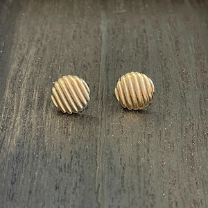 Vintage Gold Ribbed Circle Post Earrings