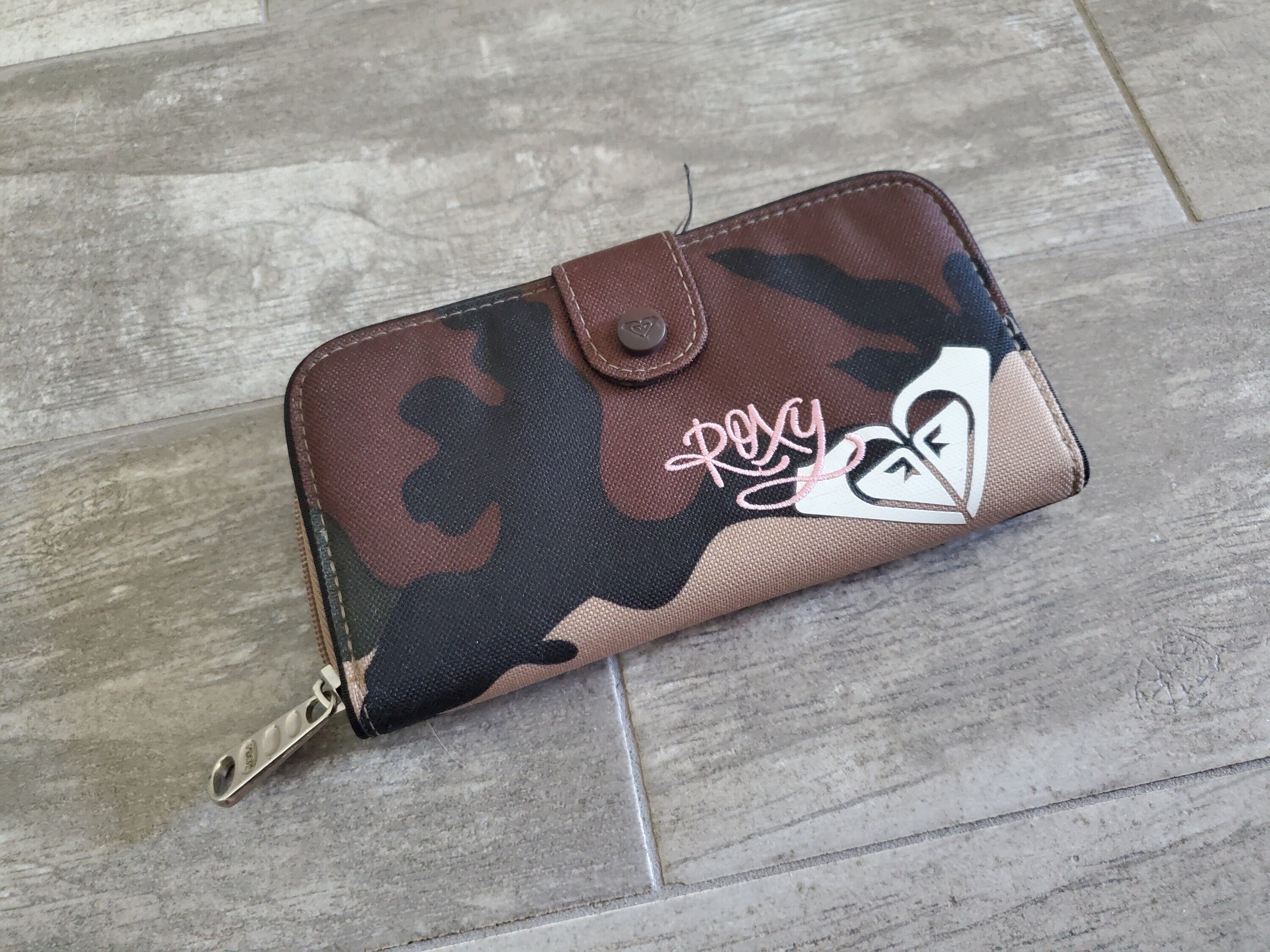 Roxy wristlet cheap