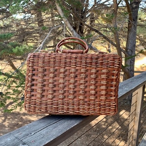 Vintage Wicker Case / Picnic Basket