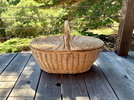 Large Vintage Wicker Picnic Basket