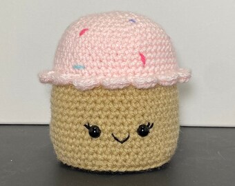Gehaakte cupcake knuffel - Chloe the Cupcake