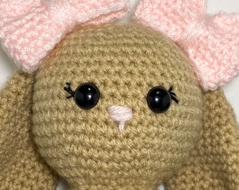 Gehaakt Bonnie Bunny met strik