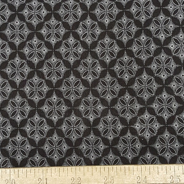 Tela shweshwe de medio metro en marrón y blanco con estampado de tres gatos en punta de Da Gama Textiles, Sudáfrica, para ropa y manualidades.